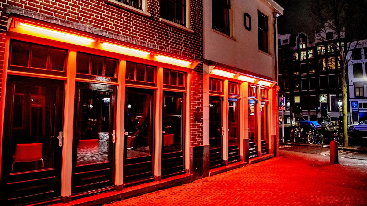 Červené lucerny v Amsterdamu se přesunou na kraj města do erotického centra